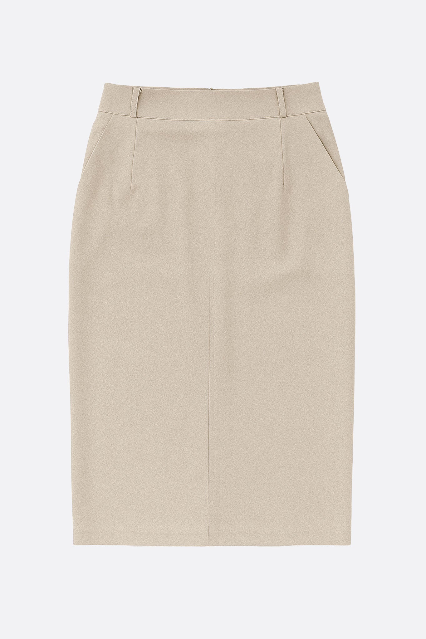 Détail texturé de la jupe crayon beige clair, mettant en lumière la fente élégante pour un style contemporain sophistiqué.