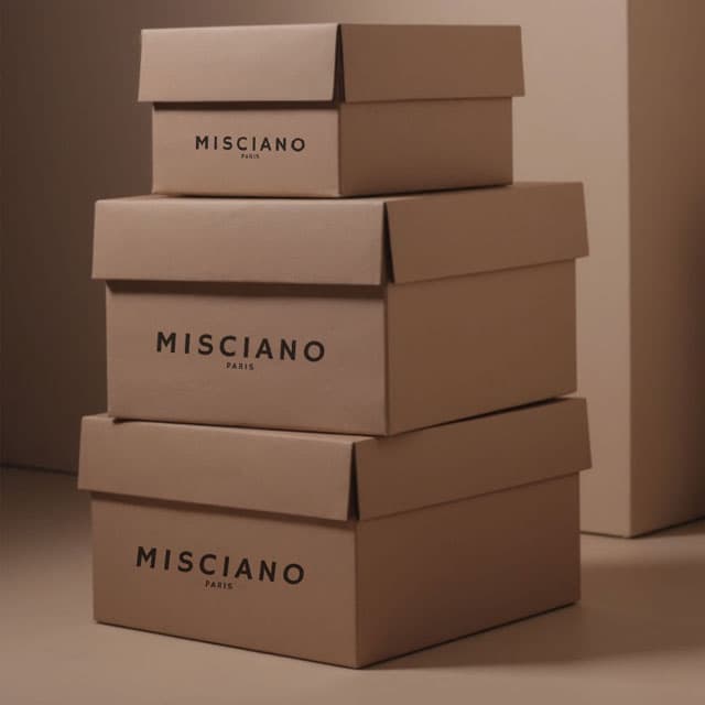 Cofanetto Misciano chiuso su un capo piegato