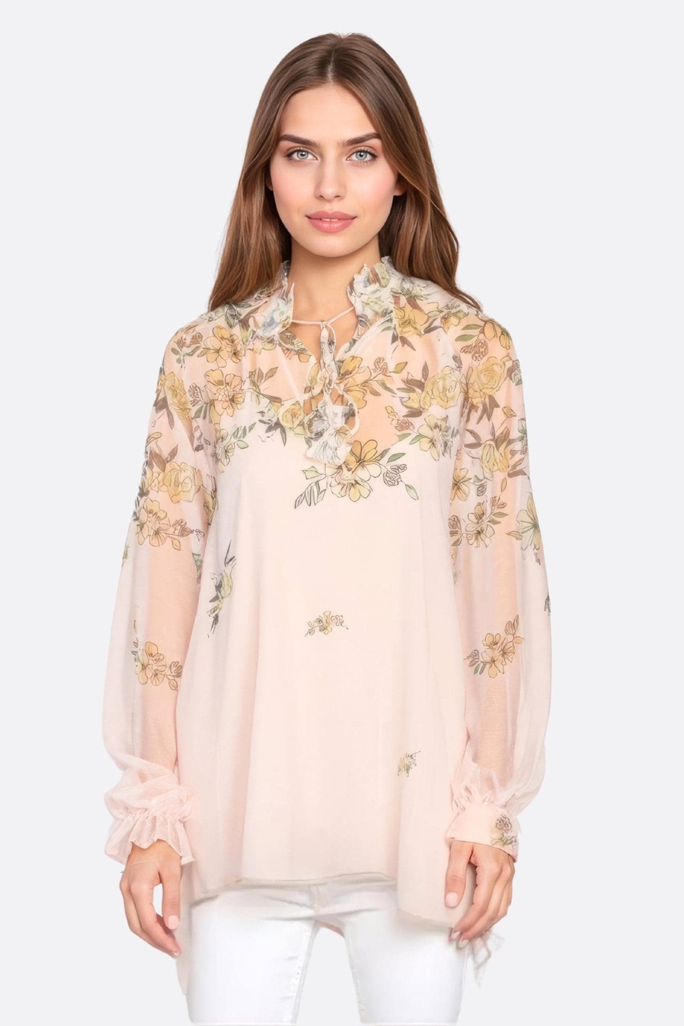 Blouse en voile léger rose pastel à fleurs, parfaite pour une sortie estivale ou un rendez-vous chic en ville.