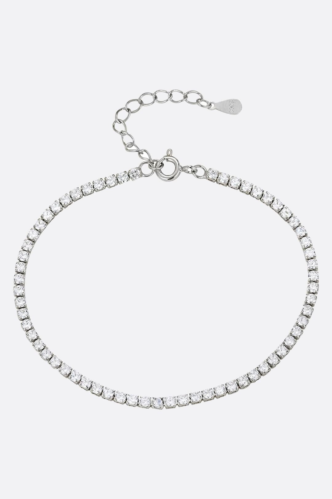 Bracelet tennis en argent 925 orné doxydes de zirconium, chic et élégant pour sublimer vos tenues de soirée.