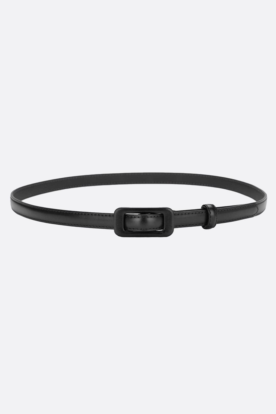 Ceinture fine noire à boucle rectangulaire, confectionnée en matière recyclée, parfaite pour sublimer une taille élégante.