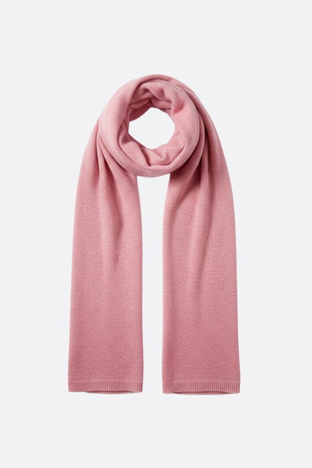 Sciarpa in cashmere rosa marmo, accessorio morbido ed elegante, ideale per completare un outfit sofisticato per una serata.