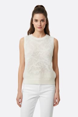 Gilet sans manches en laine et mohair blanc, pièce aérienne idéale pour une soirée élégante ou un look quotidien raffiné.