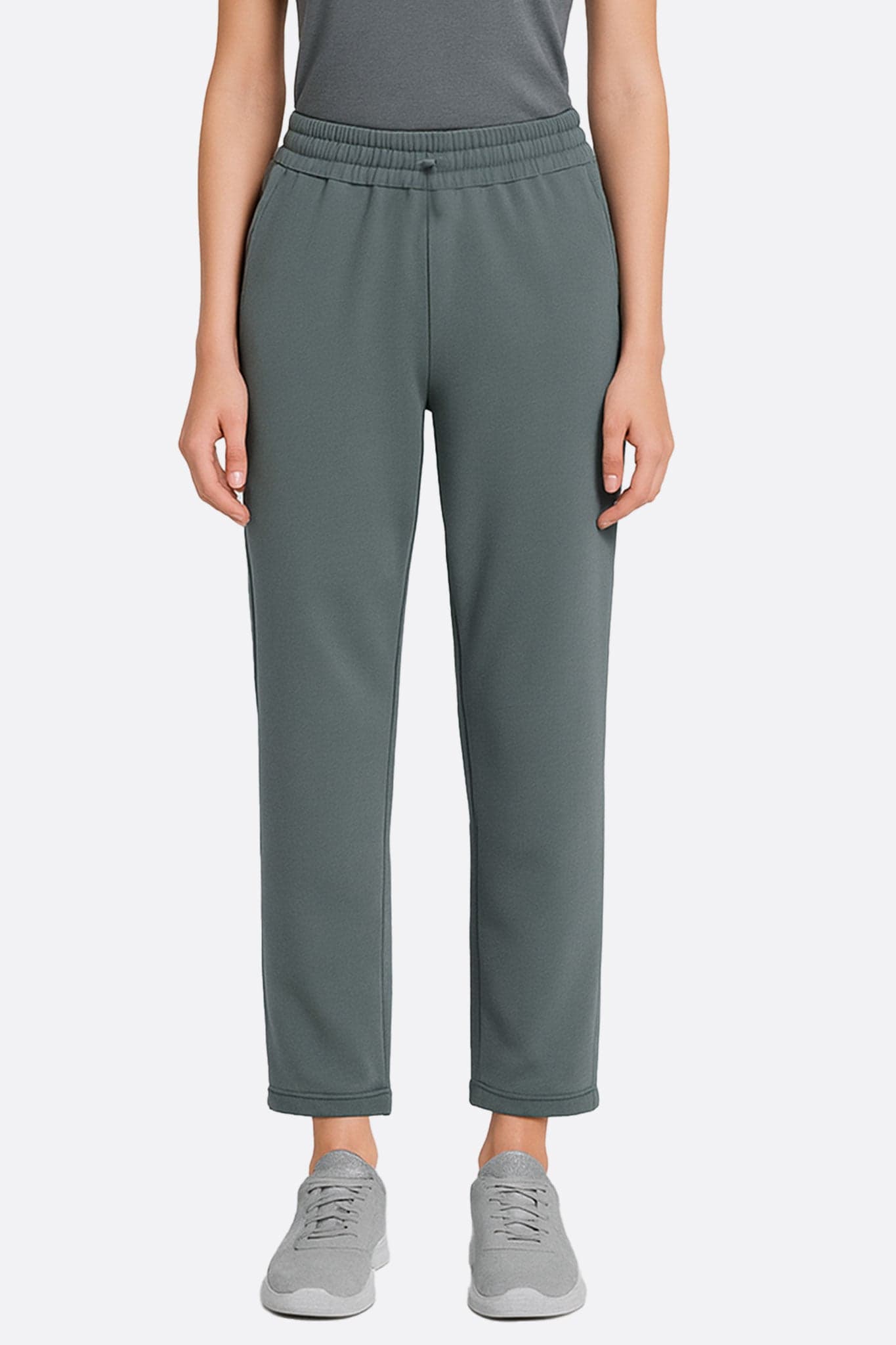 Pantaloni larghi verde foresta in tessuto tecnico con taglio 7/8, perfetti per uno stile elegante e disinvolto.