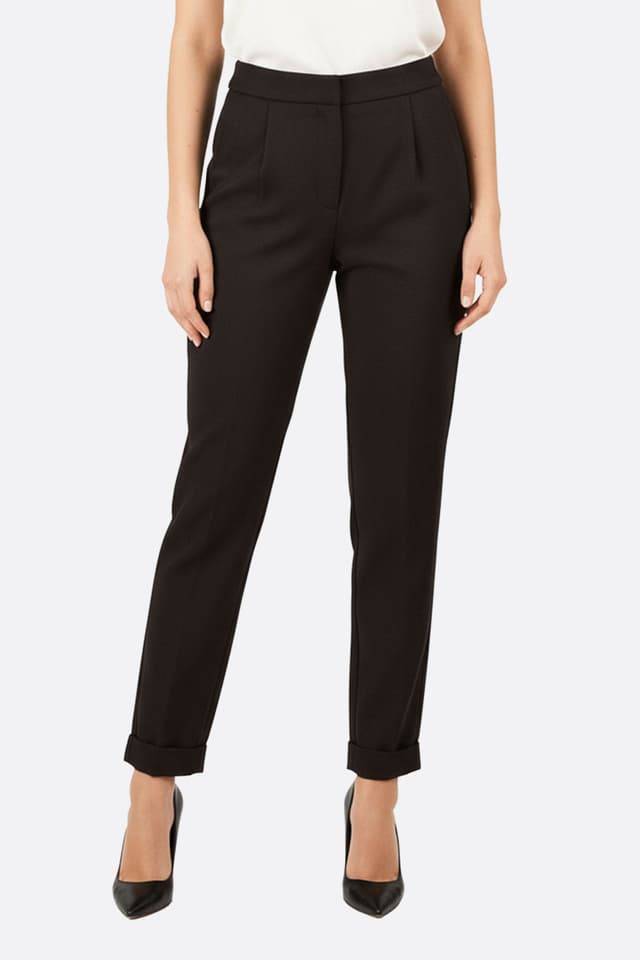 Pantalone sartoriale nero fluido da donna, silhouette elegante ideale per il quotidiano o serate raffinate.