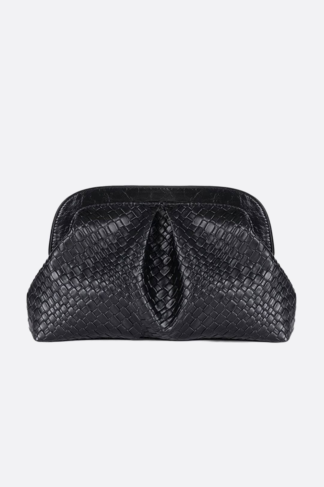 Pochette noire à finition tissée, accessoire chic pour compléter une tenue de soirée ou un événement spécial.