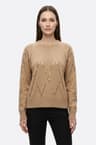 Pull aus beigem Mischwollmaterial mit glitzernden Details
