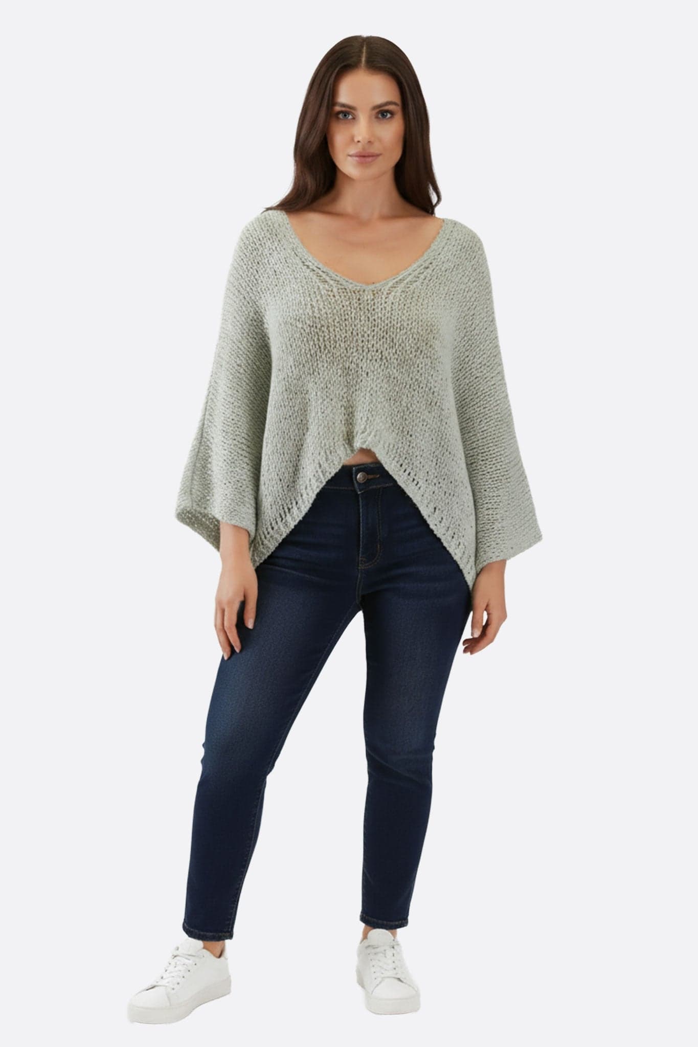Türkiser Lochstrickpullover, Dreiviertelansicht, betont lockere Passform und chicen Charme für Anlässe...
