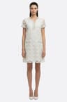 Robe courte blanche à broderie florale perlée