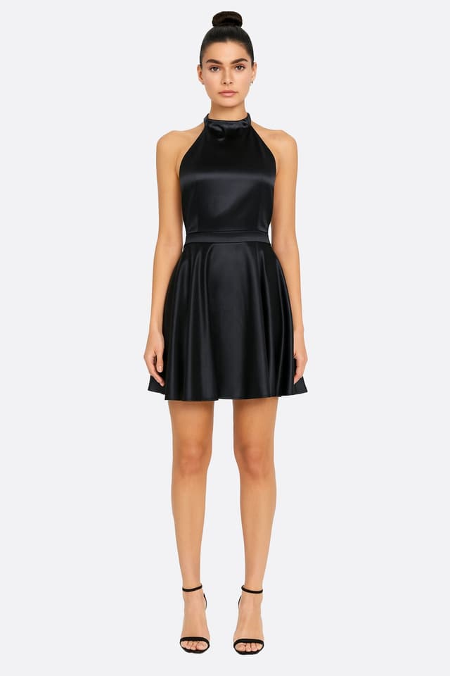 Abito corto nero in satin, senza maniche, dal design chic ed elegante, perfetto per una serata raffinata.