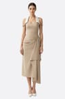 Robe drapée en crêpe beige à encolure contrastée