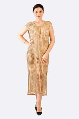 Elegante abito lungo in maglia crochet beige, perfetto per una serata elegante o un'occasione speciale.