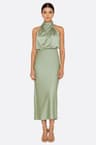 Robe midi satinée vert sauge à col drapé
