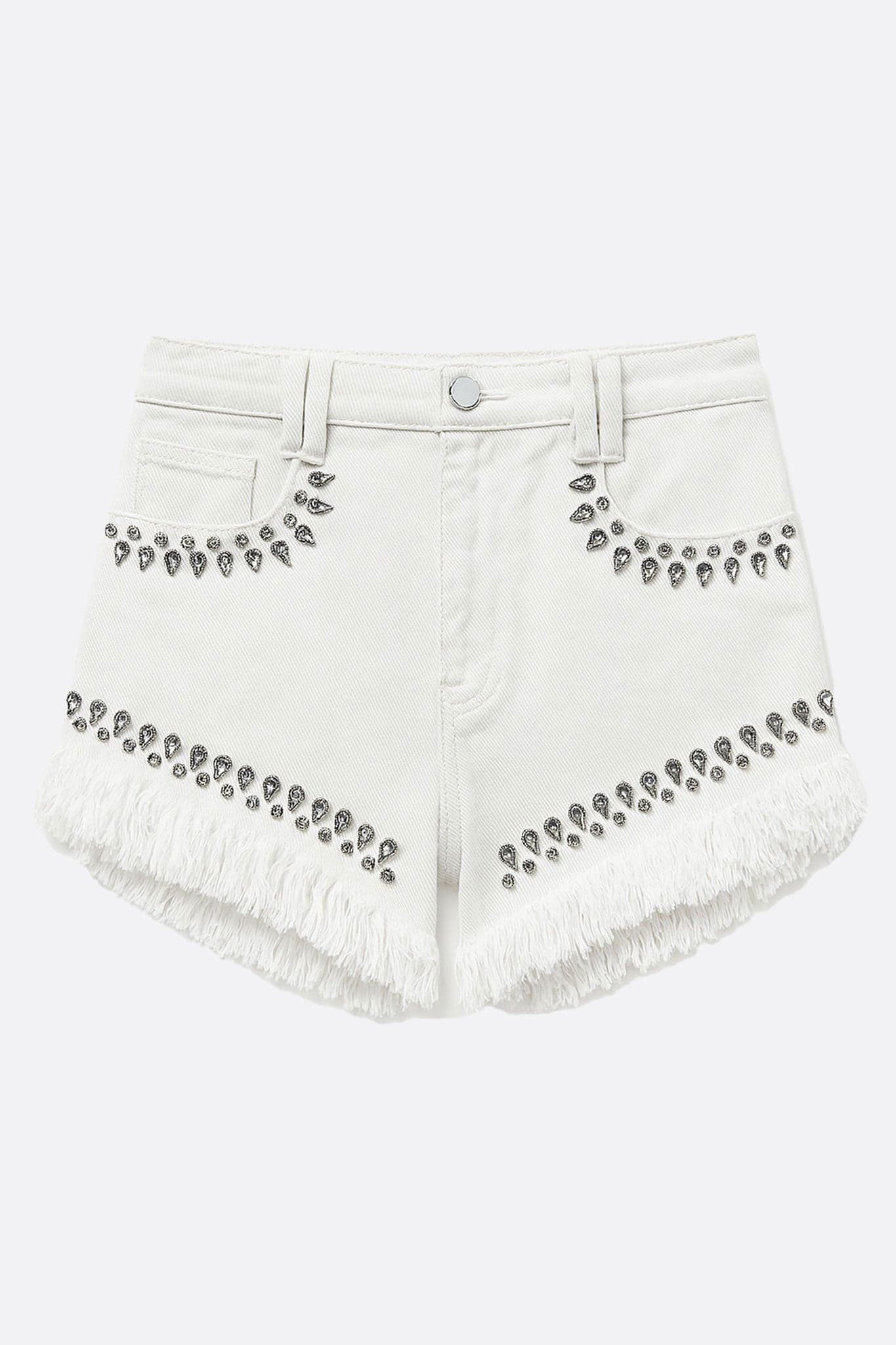 Short in denim bianco con frange e strass scintillanti, perfetto per outfit estivi chic ed eleganti