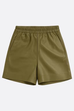 Short chic en similicuir kaki à taille élastique, parfait pour une soirée élégante ou une journée décontractée.