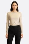 T-shirt beige a maniche lunghe e col bateau