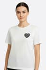T-shirt blanc à manches courtes orné d’une broderie cœur