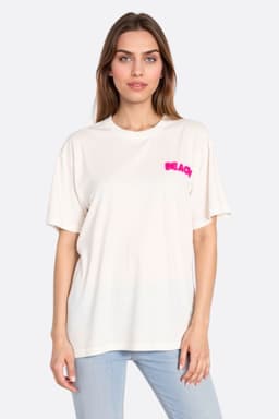 T-shirt blanc en coton léger à la coupe oversize, mettant en valeur la broderie BEACH pour un look décontracté et élégant.