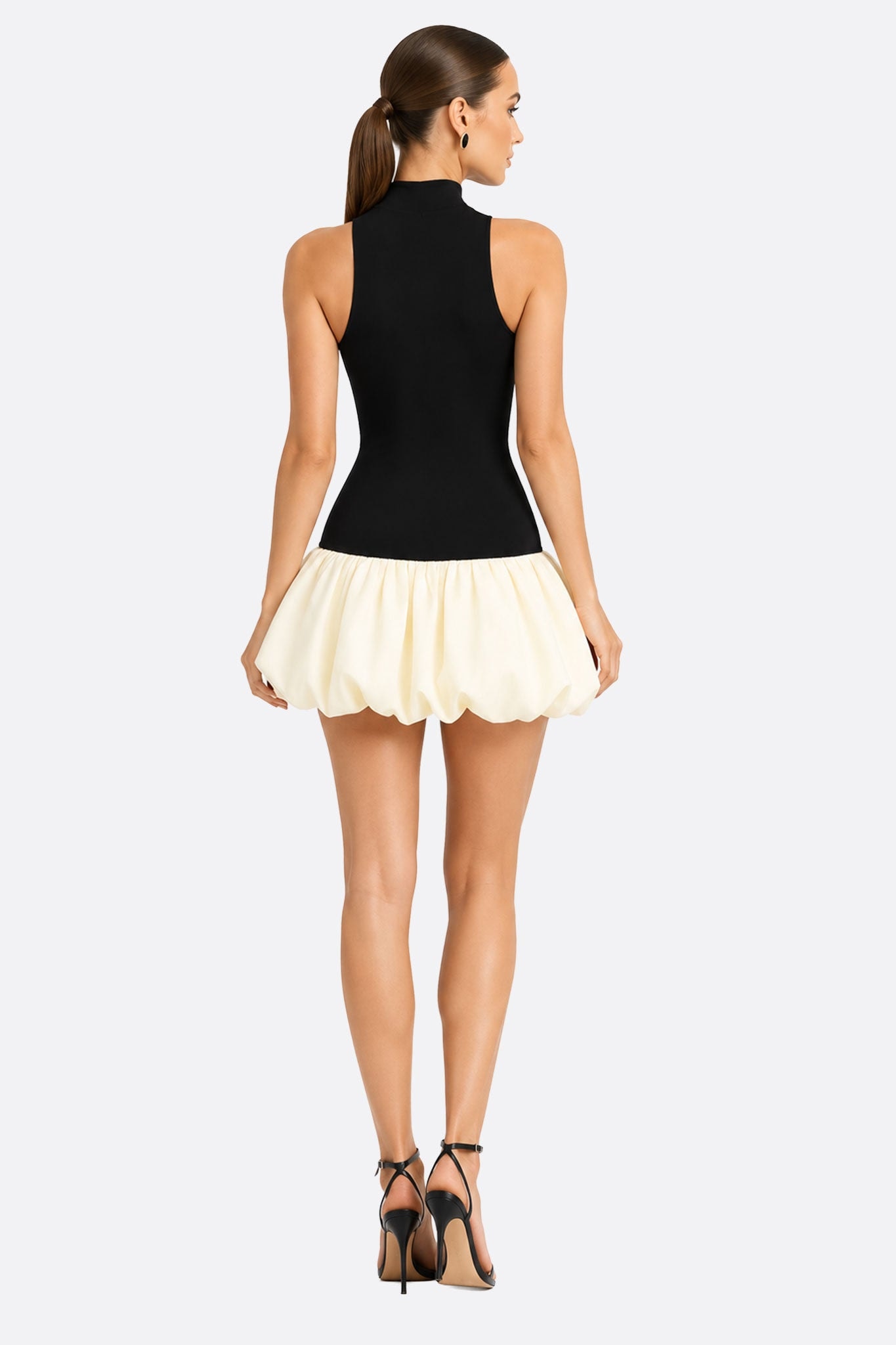 Détail de la jupe bubble ivoire structurée de la mini robe bicolore | Misciano