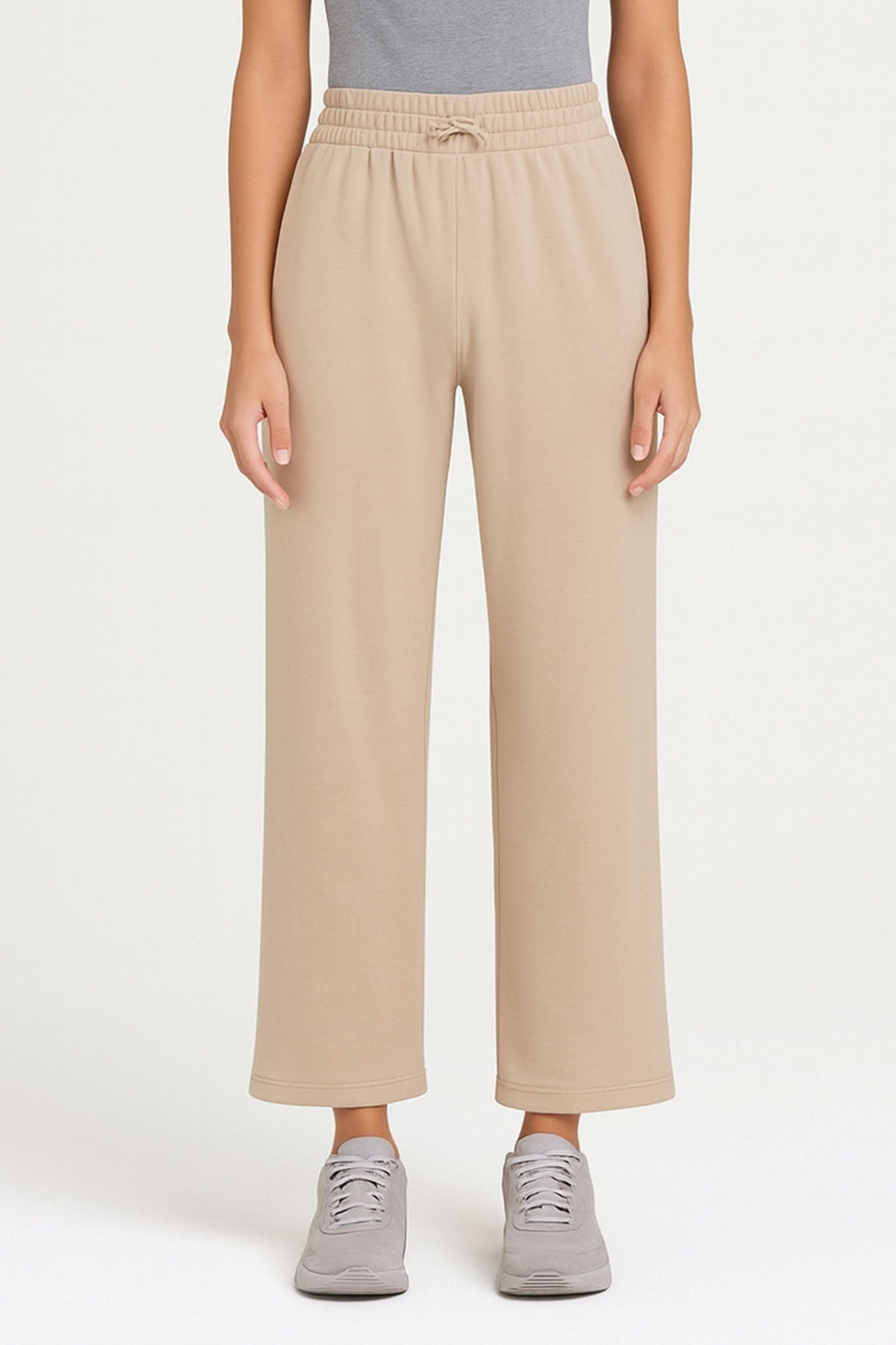 Beige 7/8-Hose aus technischem Stoff, stilvoll und modern, perfekt für ein elegantes Alltagsoutfit.