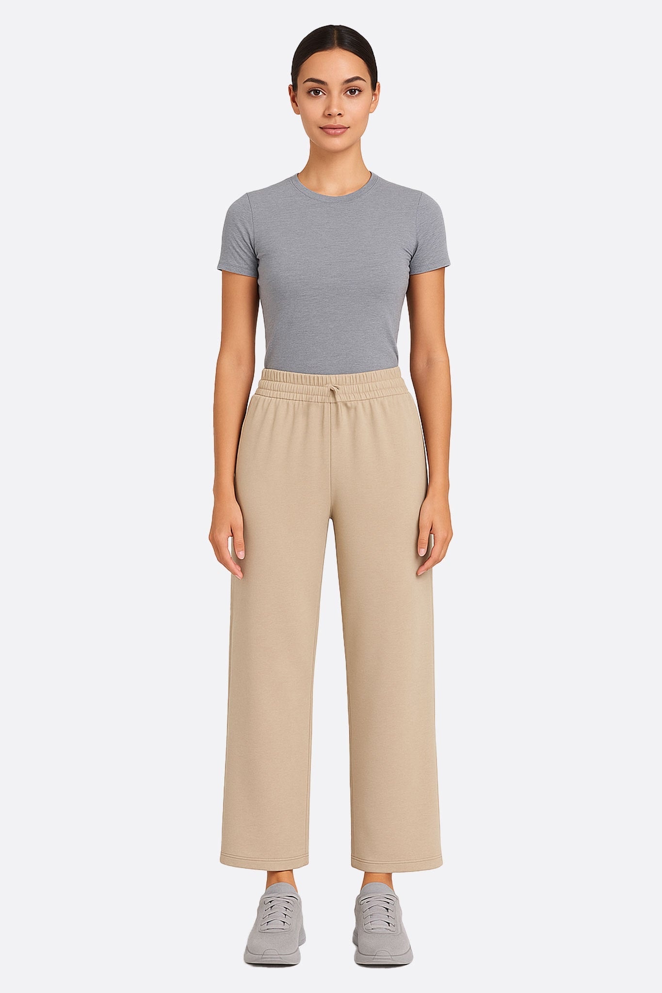 Detail der beigen weiten Hose aus technischem Stoff, 7/8-Länge, ideal für einen raffinierten und lässigen Look.