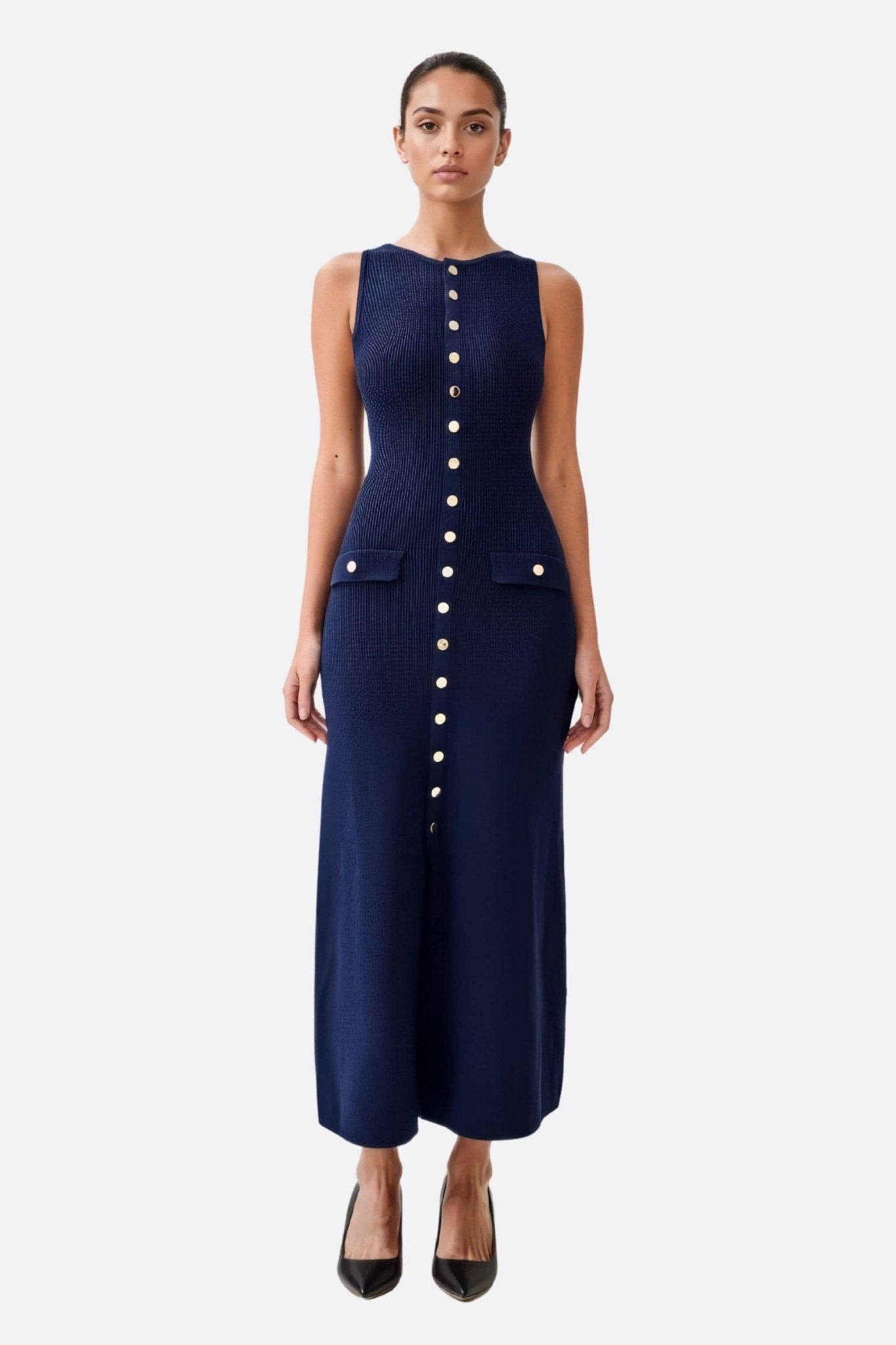 Elegantes ärmelloses Kleid aus dunkelblauem Rippstrick, perfekt für einen schicken Abend oder ein anspruchsvolles Event.