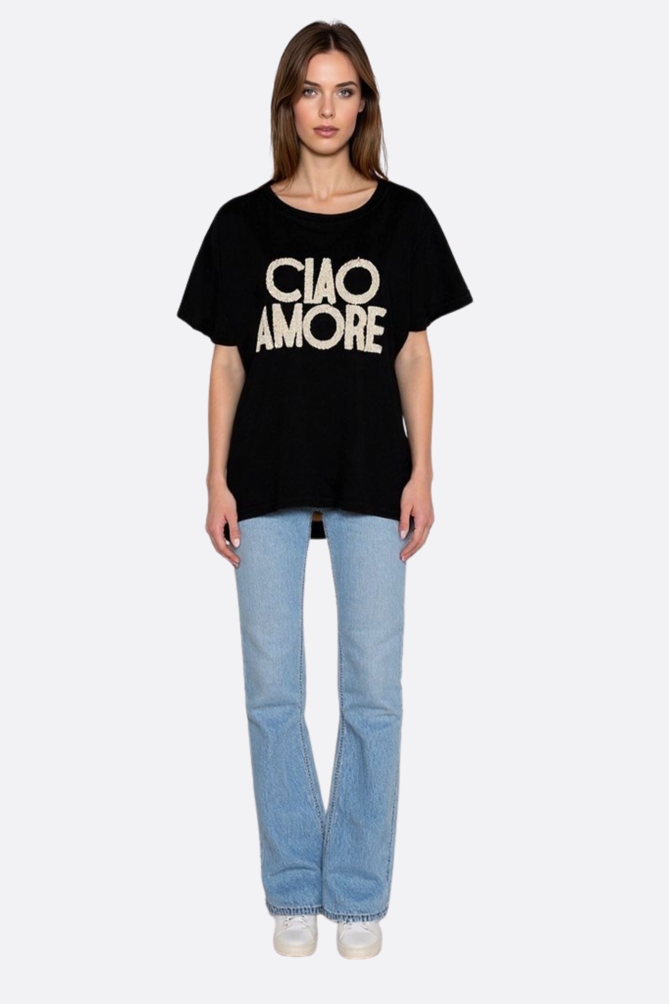 T-shirt noir "CIAO AMORE" en coton, coupe oversize, idéal pour un style chic et décontracté au quotidien.