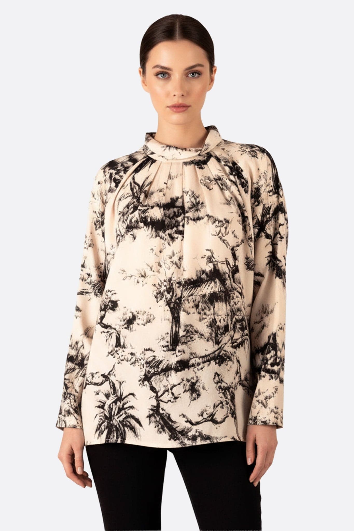 Oversized black and white toile de Jouy blouse by Misciano, perfect for chic evenings and stylish everyday wear.