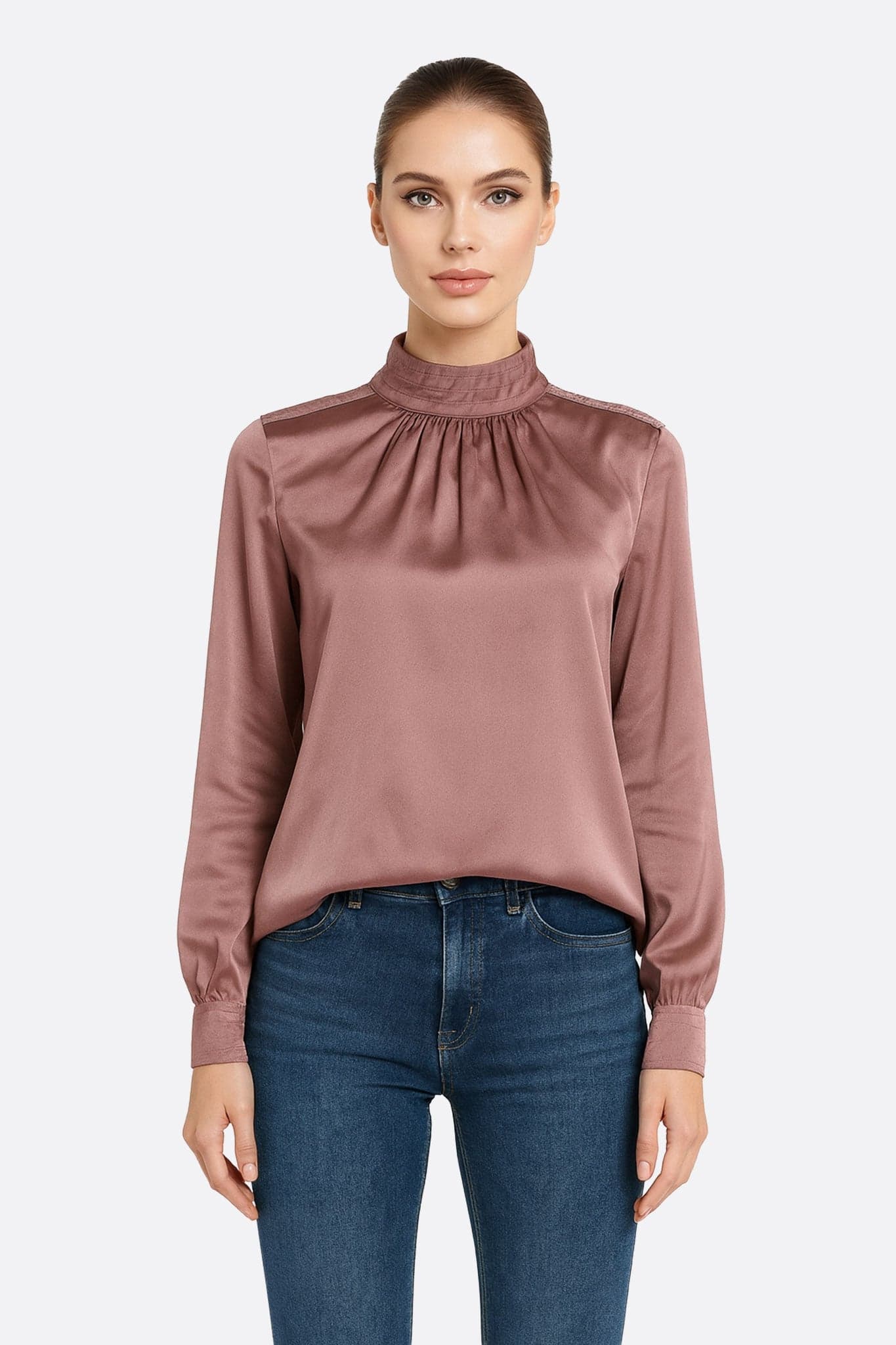 Elegante Bluse aus zartem Satin in Altrosa mit gerafftem Stehkragen, perfekt für schicke Anlässe oder den Alltag.