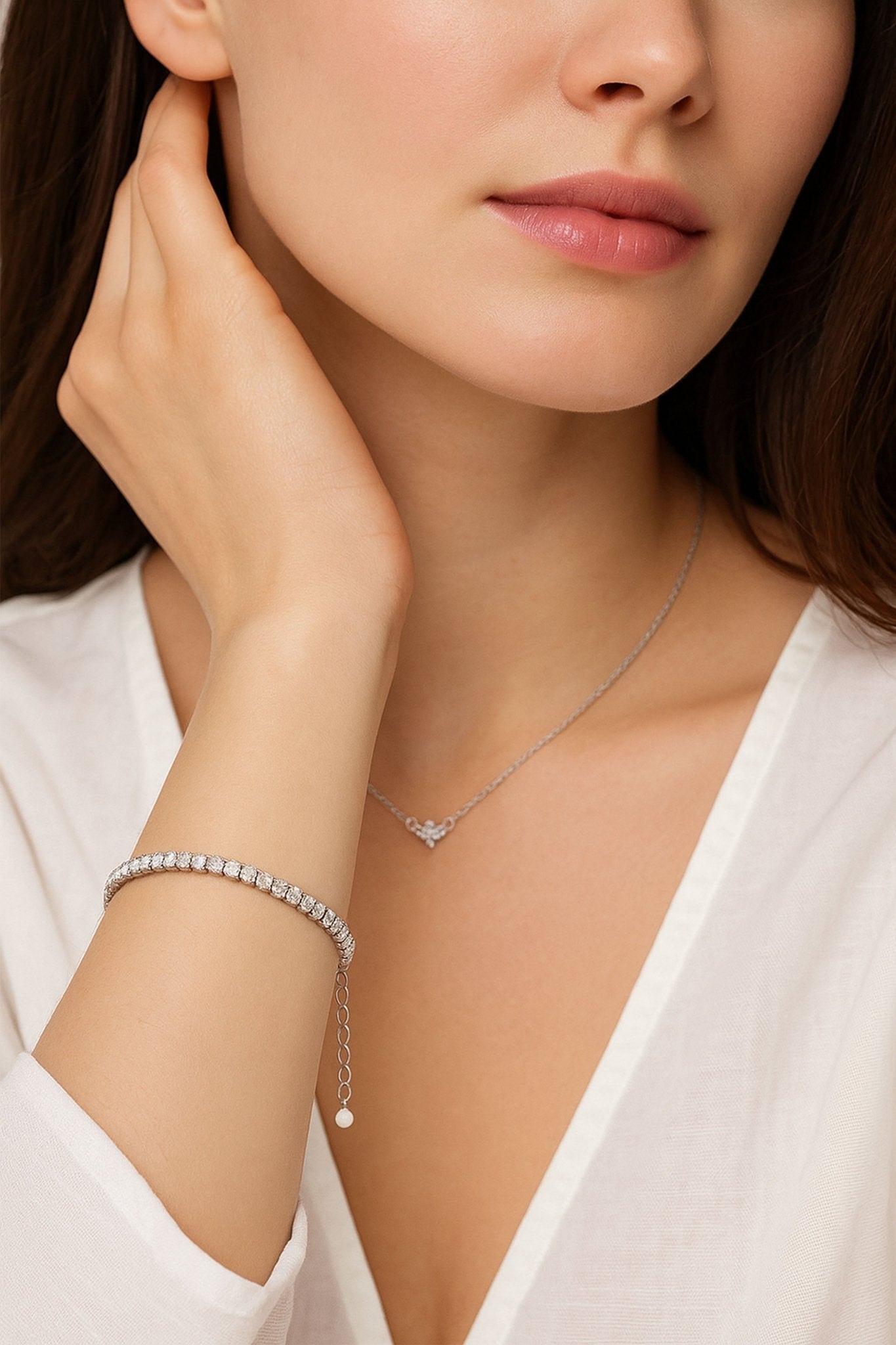 Detail of a 925 sterling silver tennis bracelet with the sparkle of zirconium oxides, a precious addition for a refined look