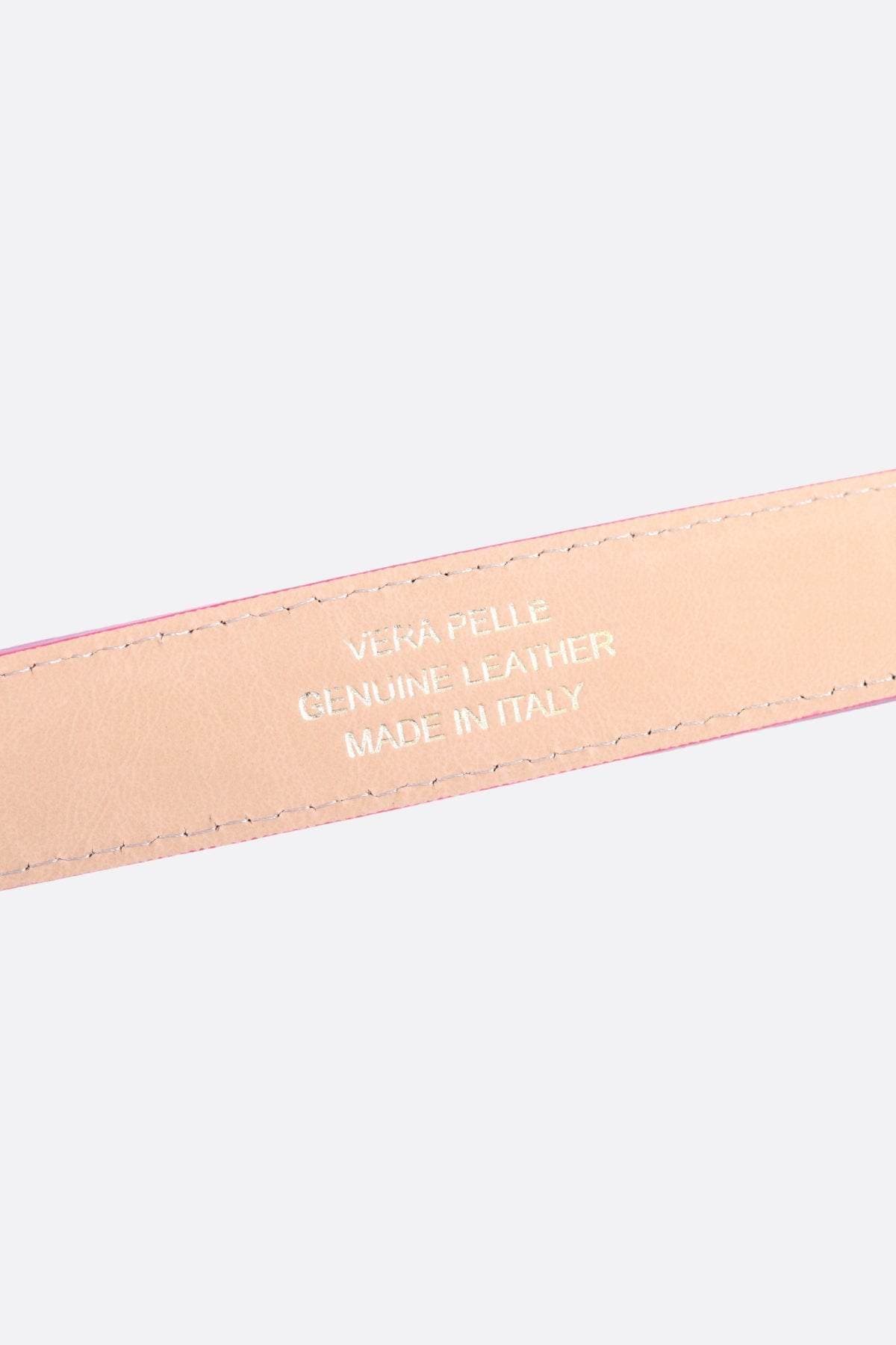 Close-up on the grained texture of the fuchsia leather belt, adding a note of elegance to a modern outfit.