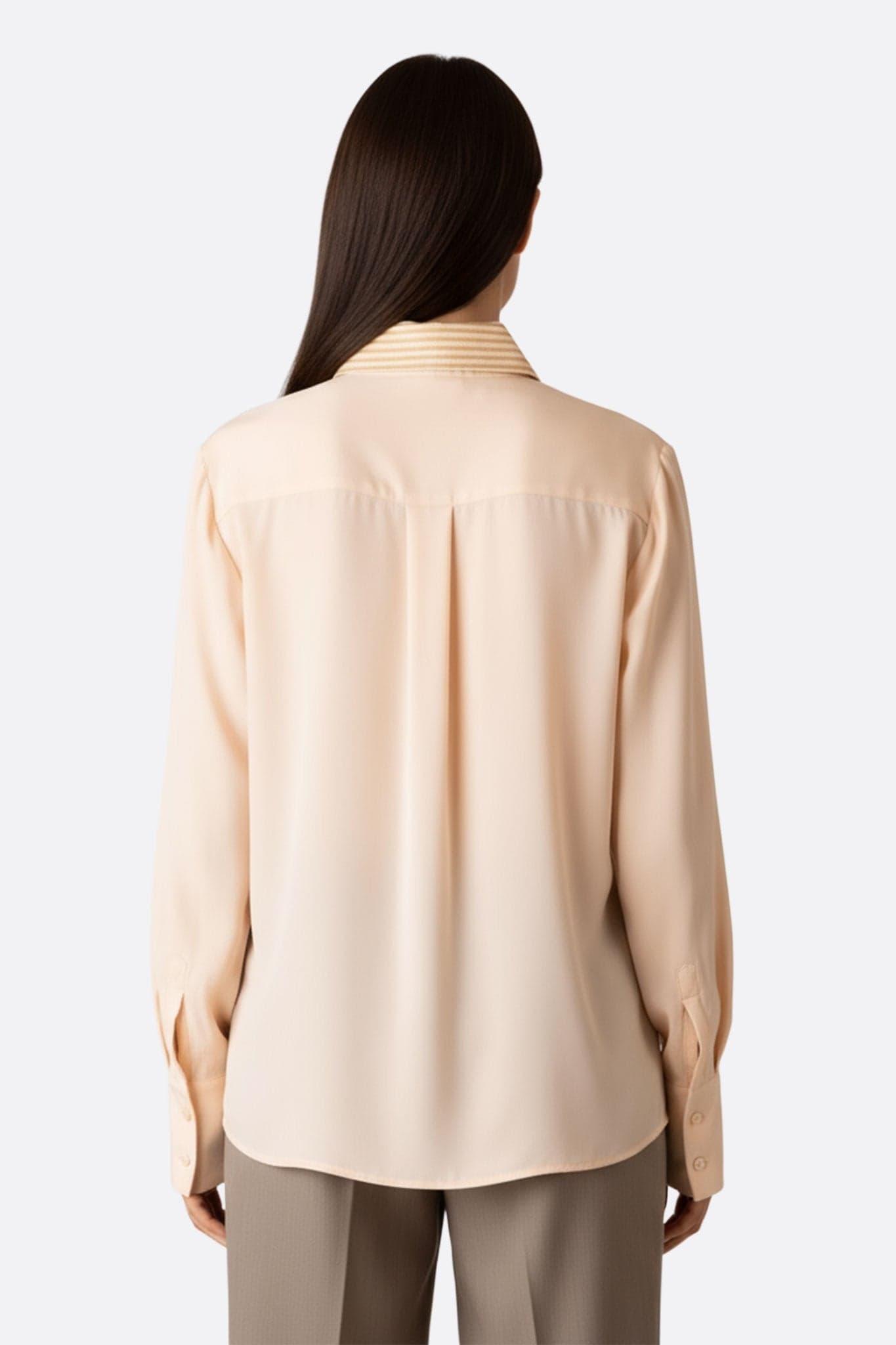 Prospettiva alternativa di un'elegante camicia rosa dal colletto classico, sottilmente decorata con paillettes luminose per un...