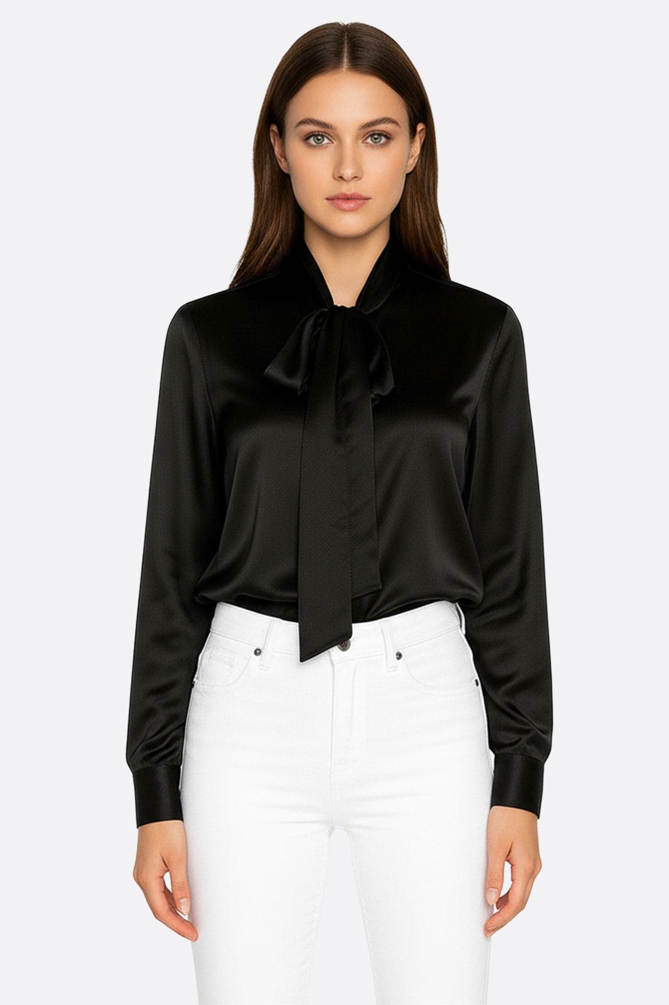 Camisa de satén negra con detalle de lazo, perfecta para lucir elegante en ocasiones especiales y en el trabajo.