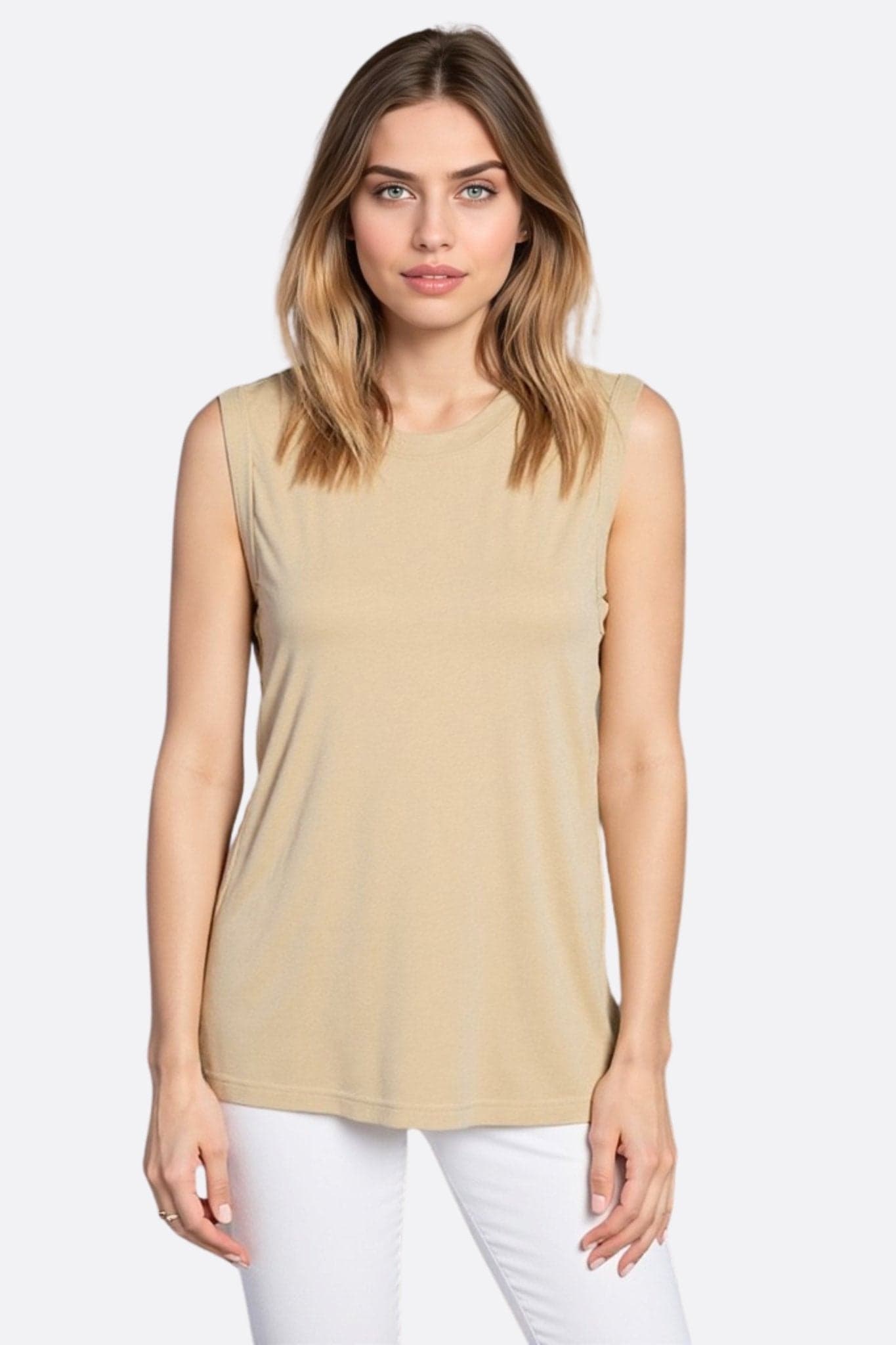 Minimalistisches beiges ärmelloses Top aus schimmerndem Jersey, ideal für elegante Anlässe oder lässige Freizeitlooks.