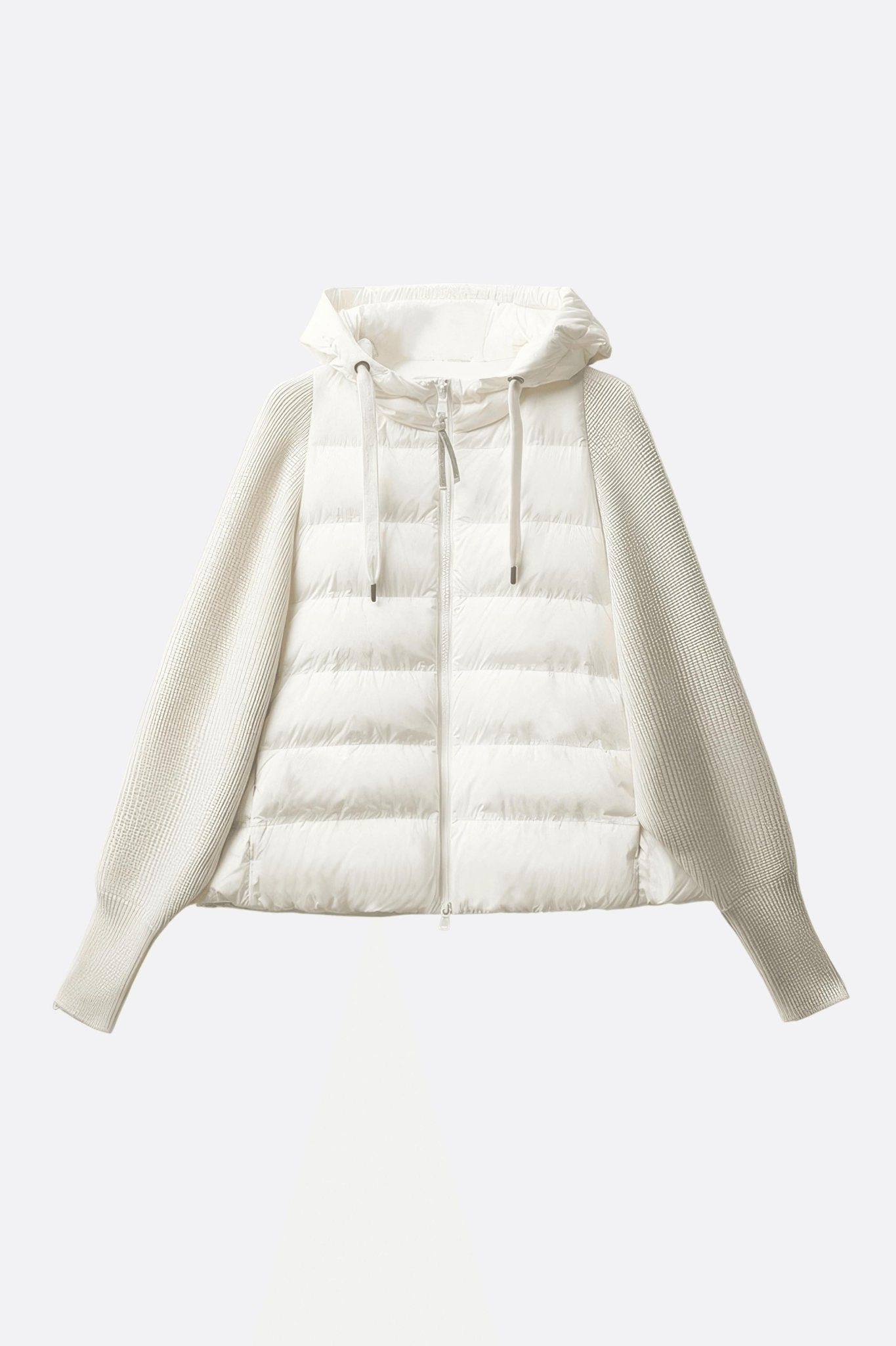 Raffinierte Kapuze der weißen zweimaterialigen Daunenjacke mit Entendaunen, perfekt für elegante Anlässe im Winter.