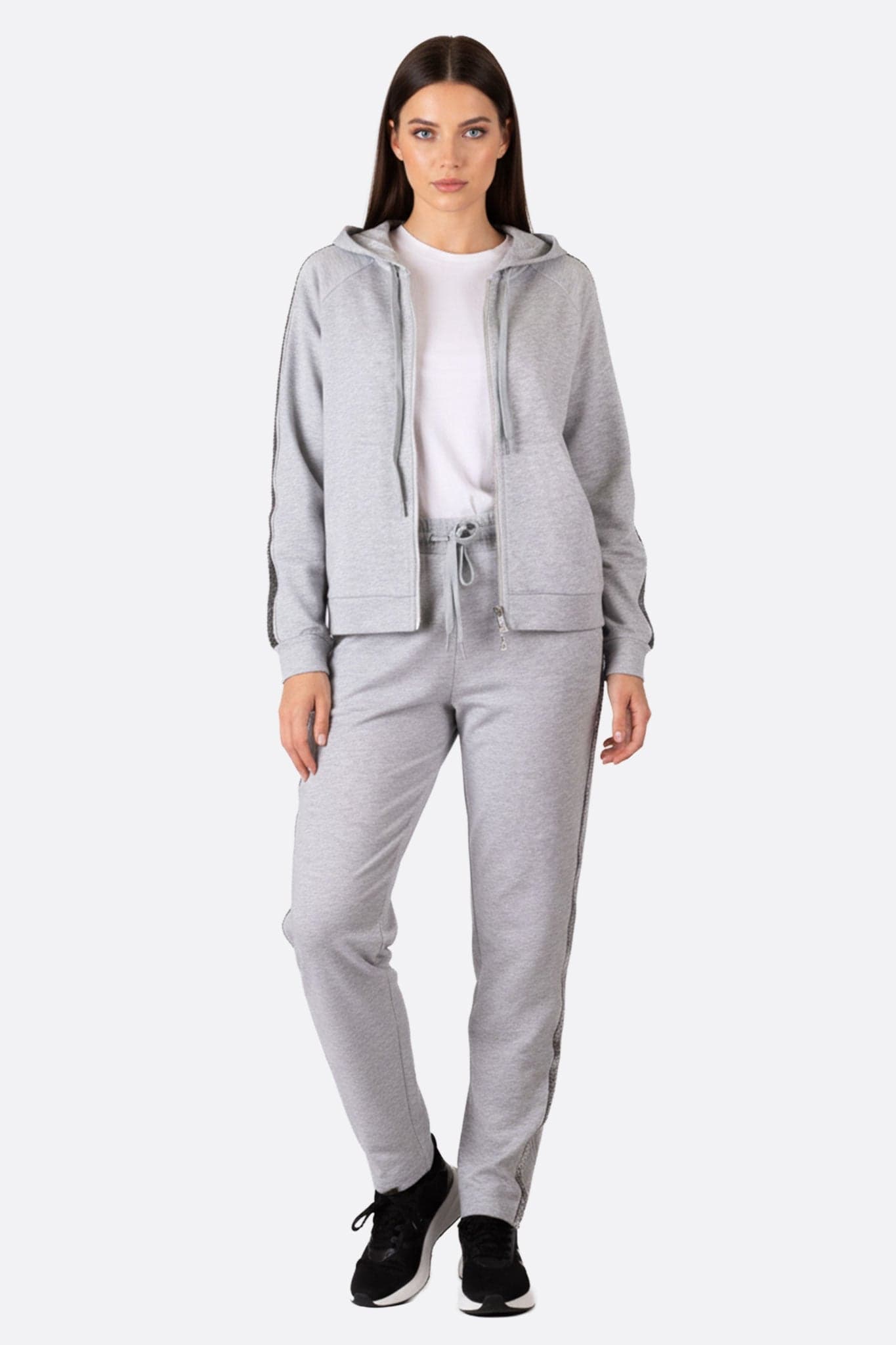 Schickes graues Sweatset mit glitzernden Pailletten, frische Hauptansicht, ideal für elegante und lässige Anlässe.