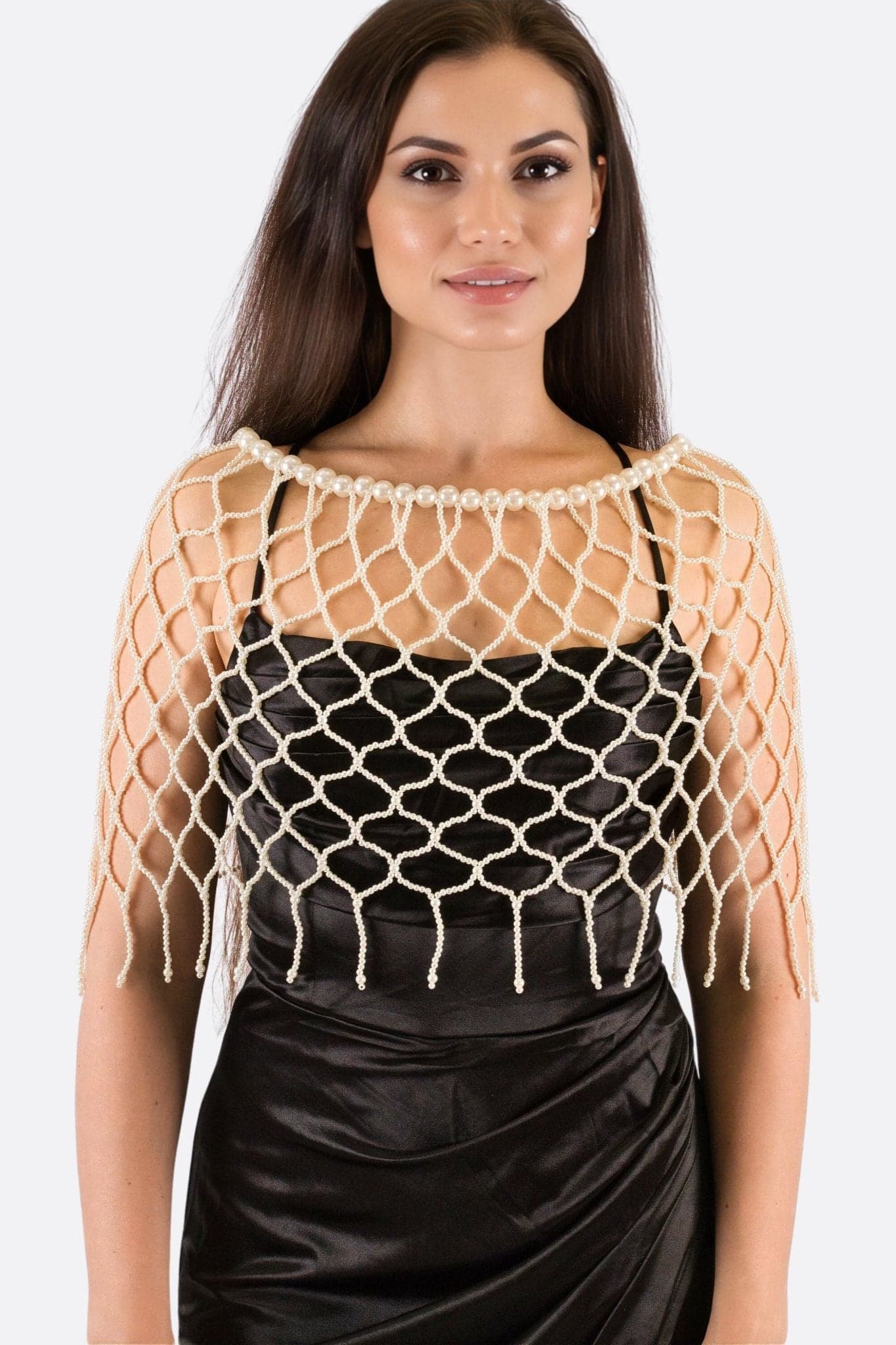 Refined stole in ivory bead mesh, perfect for enhancing an elegant evening outfit.