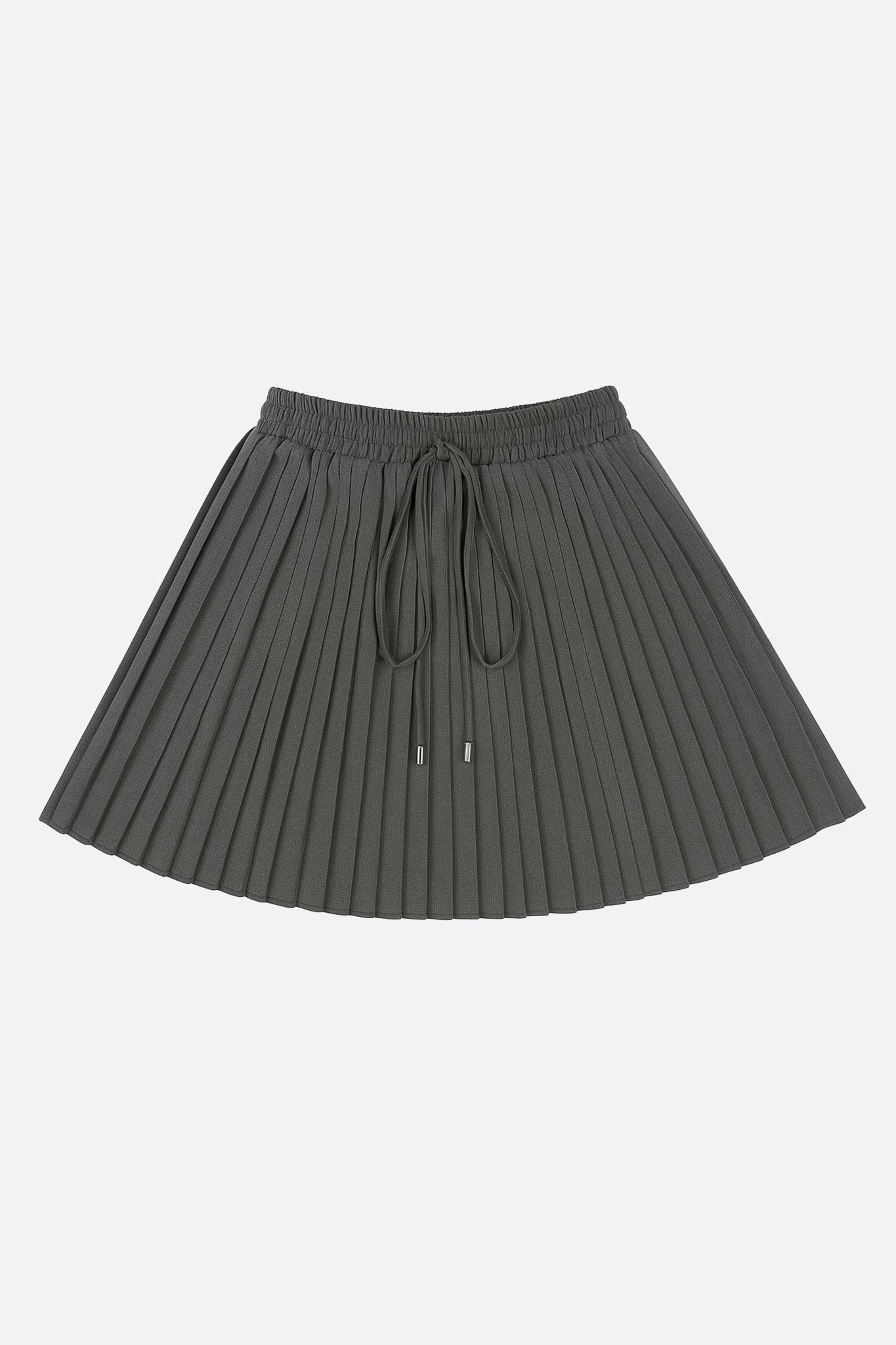 Detalle de la espalda de la falda plisada en tejido elástico gris antracita, resaltando una silueta elegante para un estilo refinado