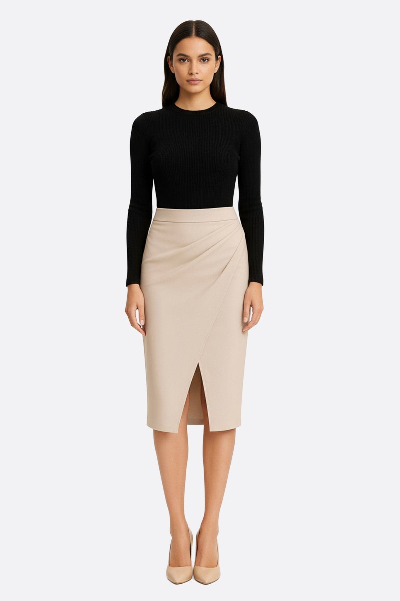 Beiger Wickelrock aus Kunstleder, schicke Silhouette ideal für einen eleganten Abend- oder Bürolook