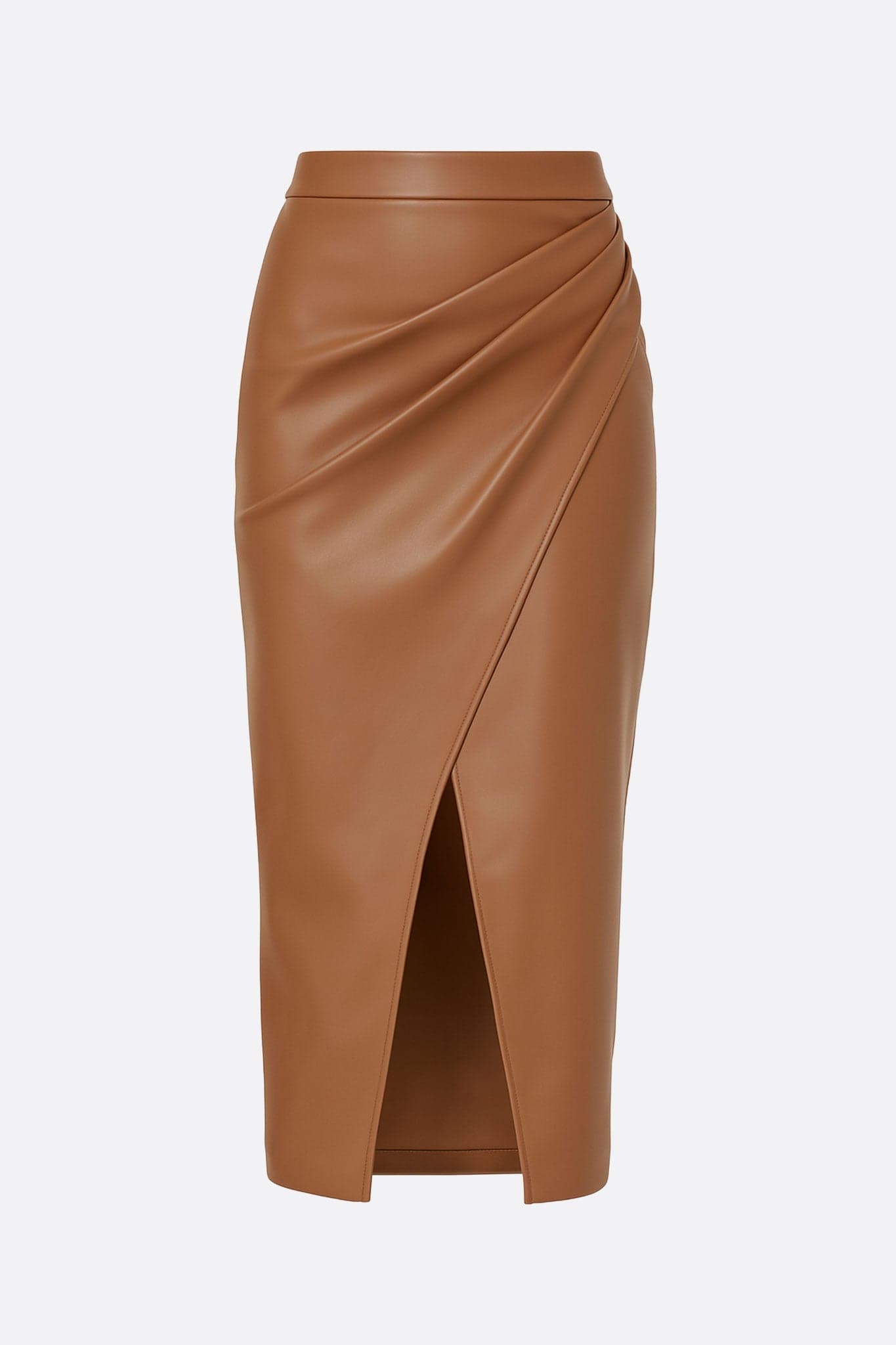 Rückdetail des Wrap-Rocks aus caramel-farbenem Kunstleder, das seine elegante Verarbeitung und feminine Ausstrahlung hervorhebt