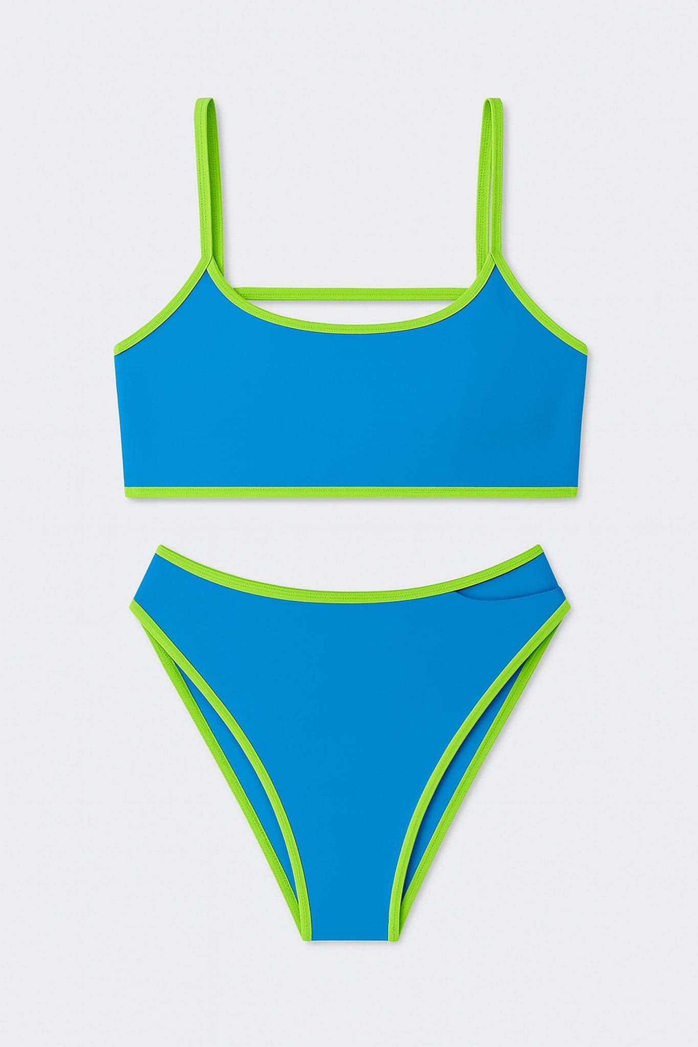 Vue alternative du bikini taille haute bleu vif, agrémenté de détails vert fluo pour une allure chic et dynamique.