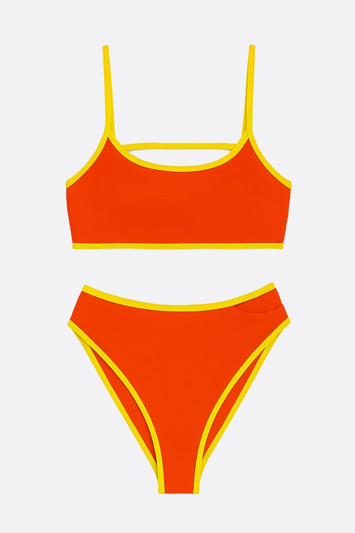 Alternative Perspektive des leuchtend orangen hochtaillierten Bikinis mit gelben Akzenten, ideal für Abende...