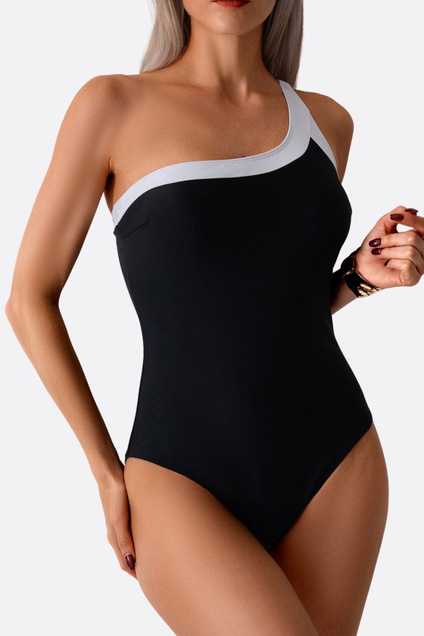 Black asymmetric one-piece in lightweight fabric, ideal for a sophisticated allure on a summer getaway.