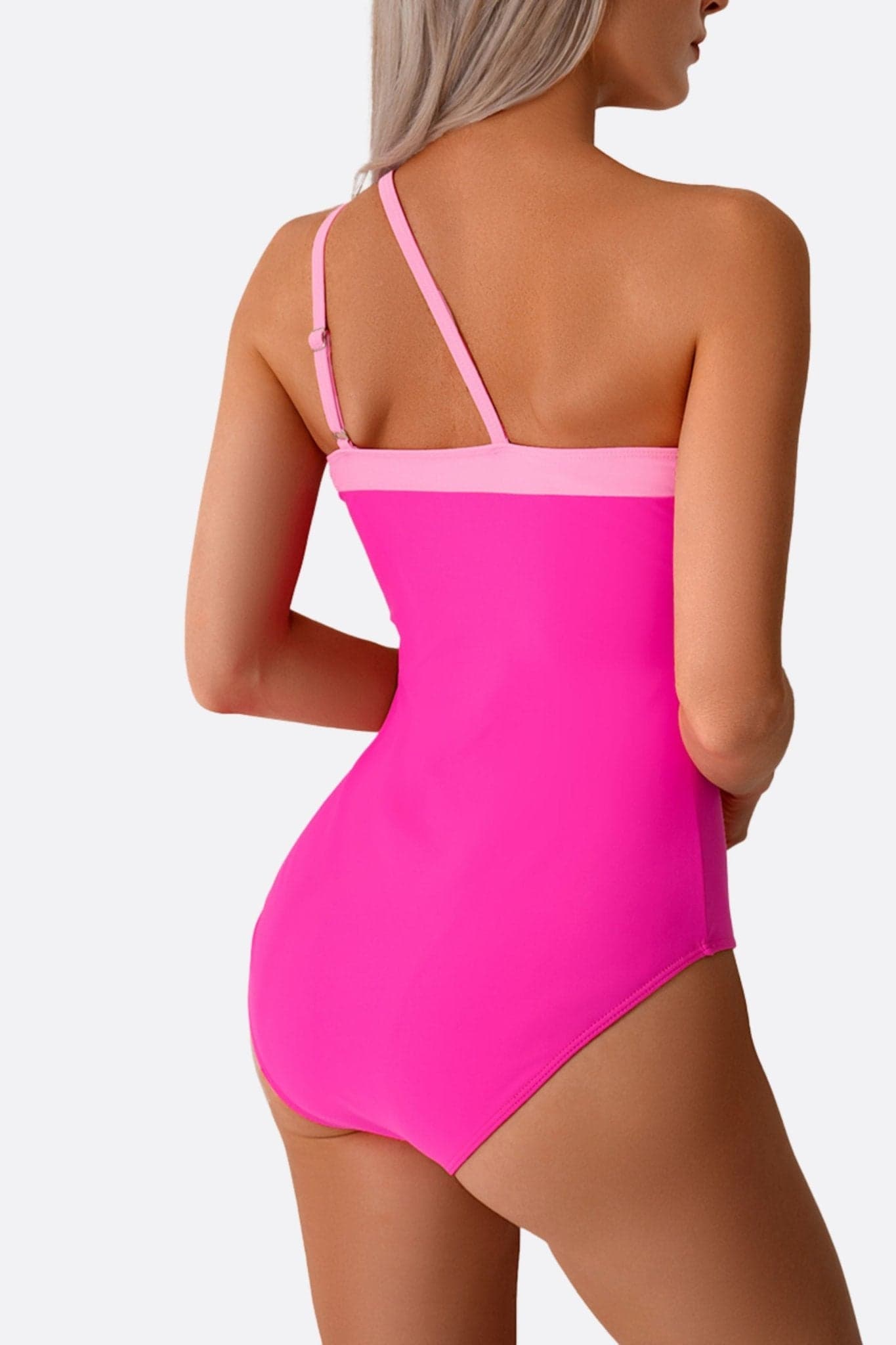 Tessuto raffinato del costume intero fucsia, design asimmetrico chic, perfetto per serate estive al...