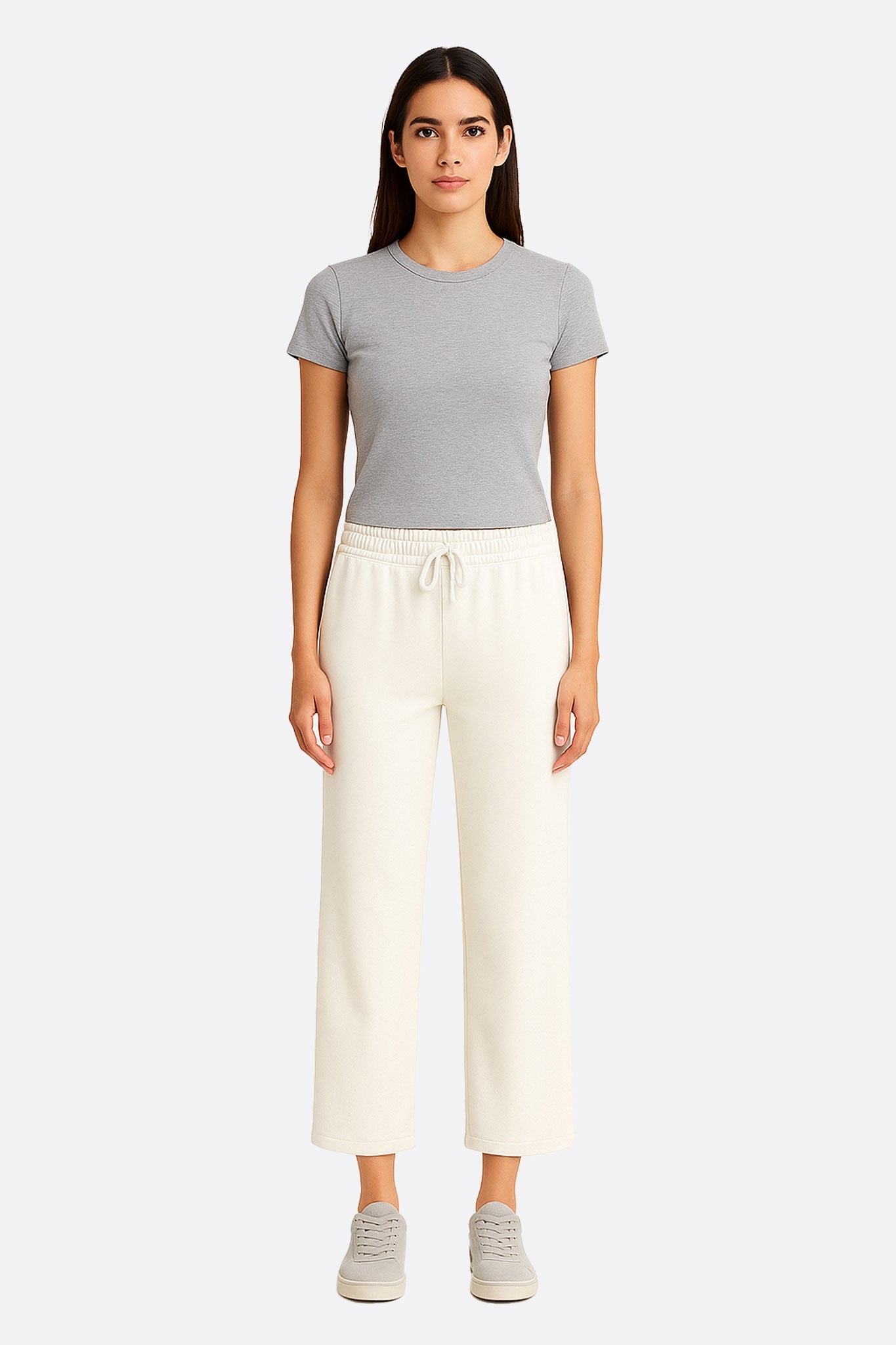 Detail of the white 7/8 pants in technical fabric, lounge style, perfect for a modern and sophisticated look.