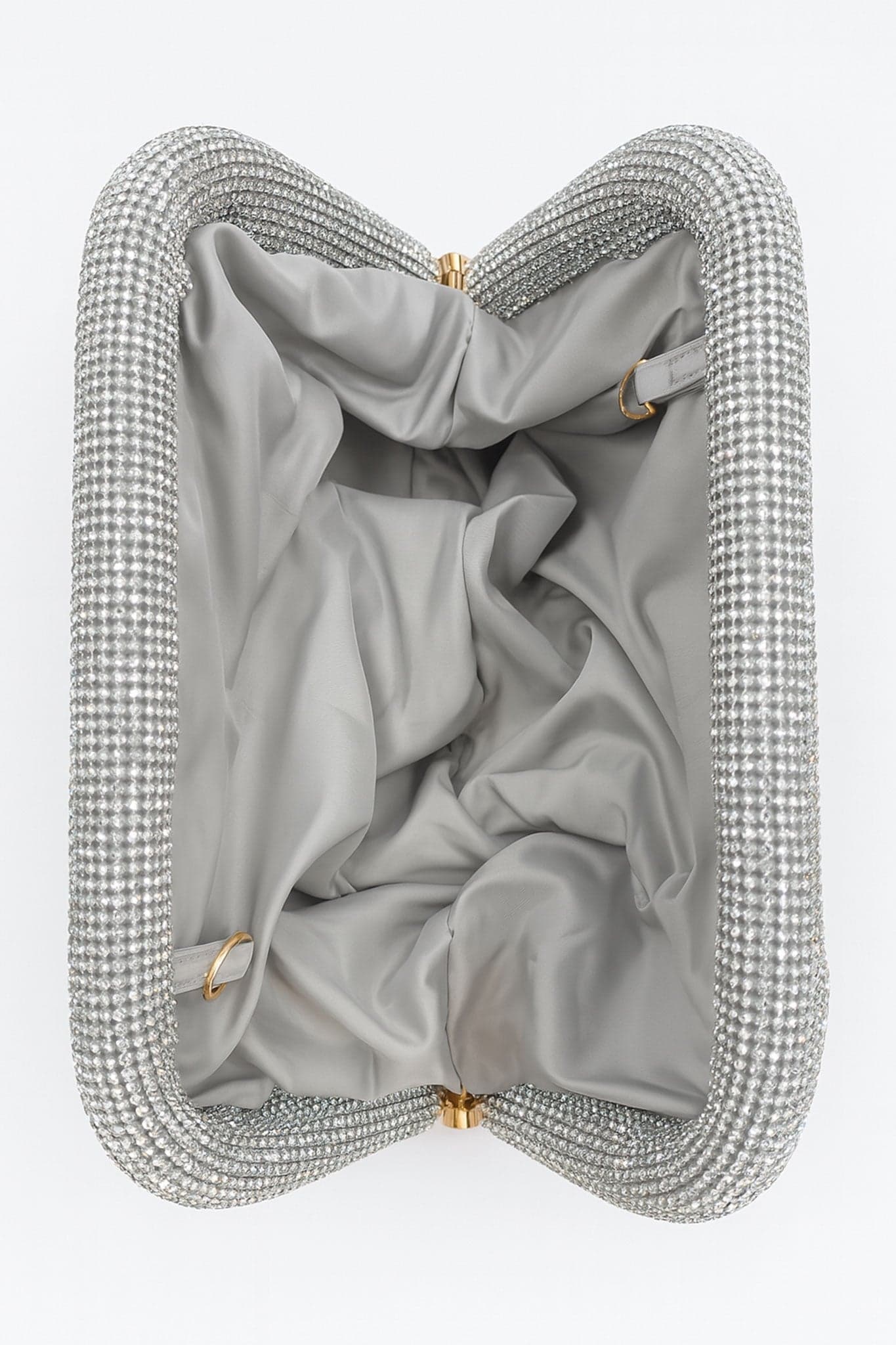 Refined details of the sparkling cloud clutch, ideal for adding a touch of brilliance to your elegant evenings