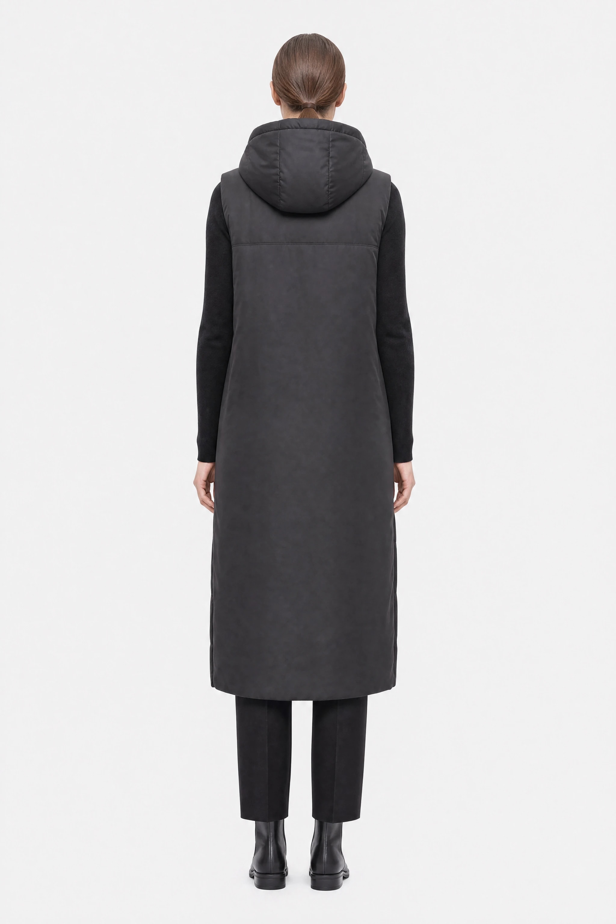 Schwarze, lange, ärmellose Daunenjacke mit Kapuze, Rückansicht