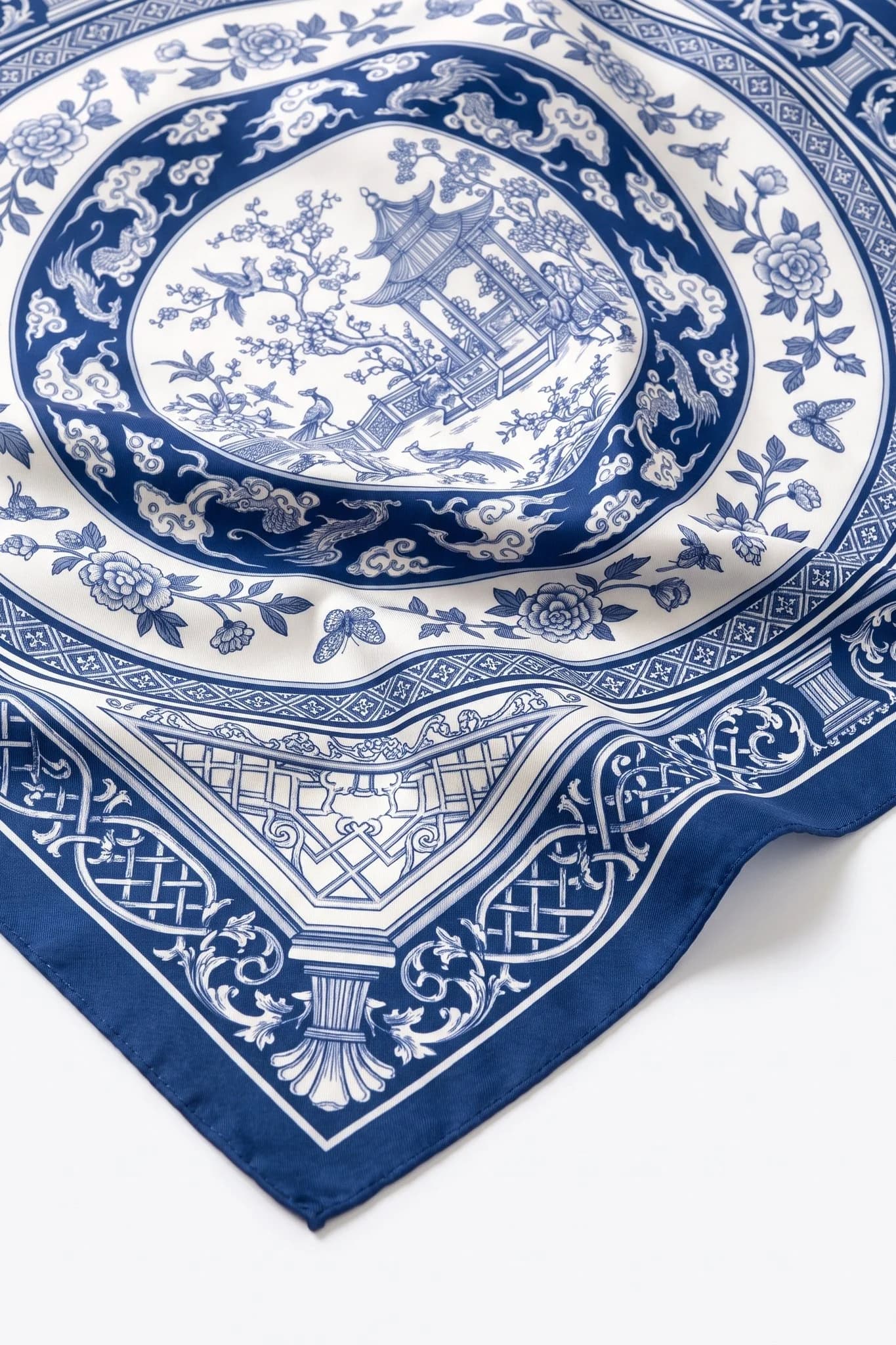 Close-up on the folds of the silk scarf Grande porcelaine, silk twill and hand-rolled hem