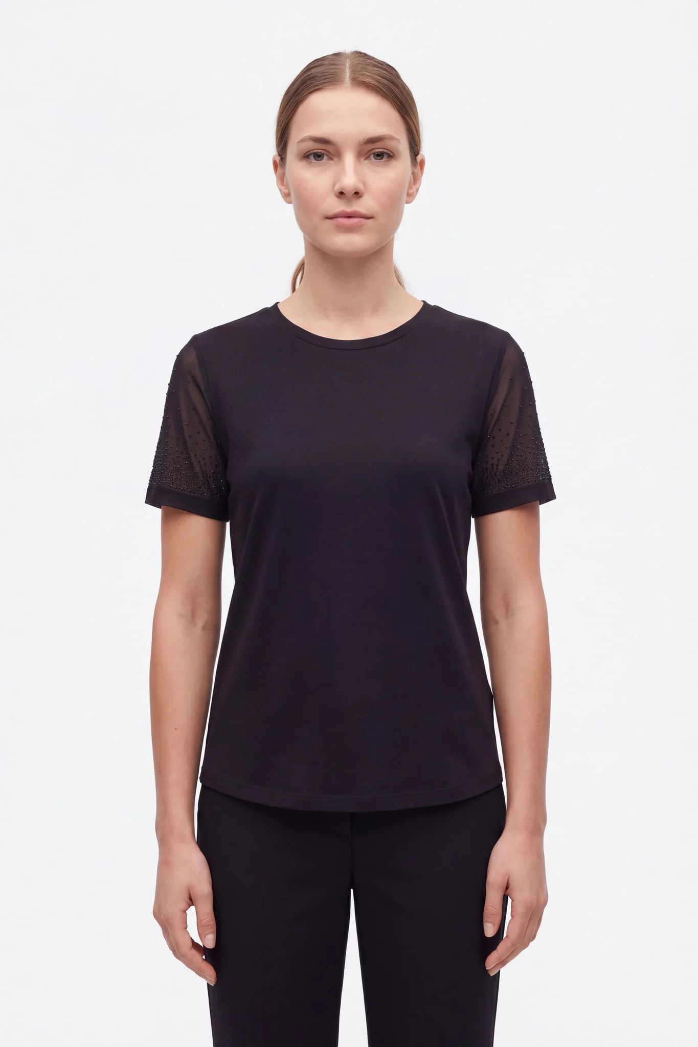 T-shirt Misciano noir porté de face, manches courtes en voile transparent strassé