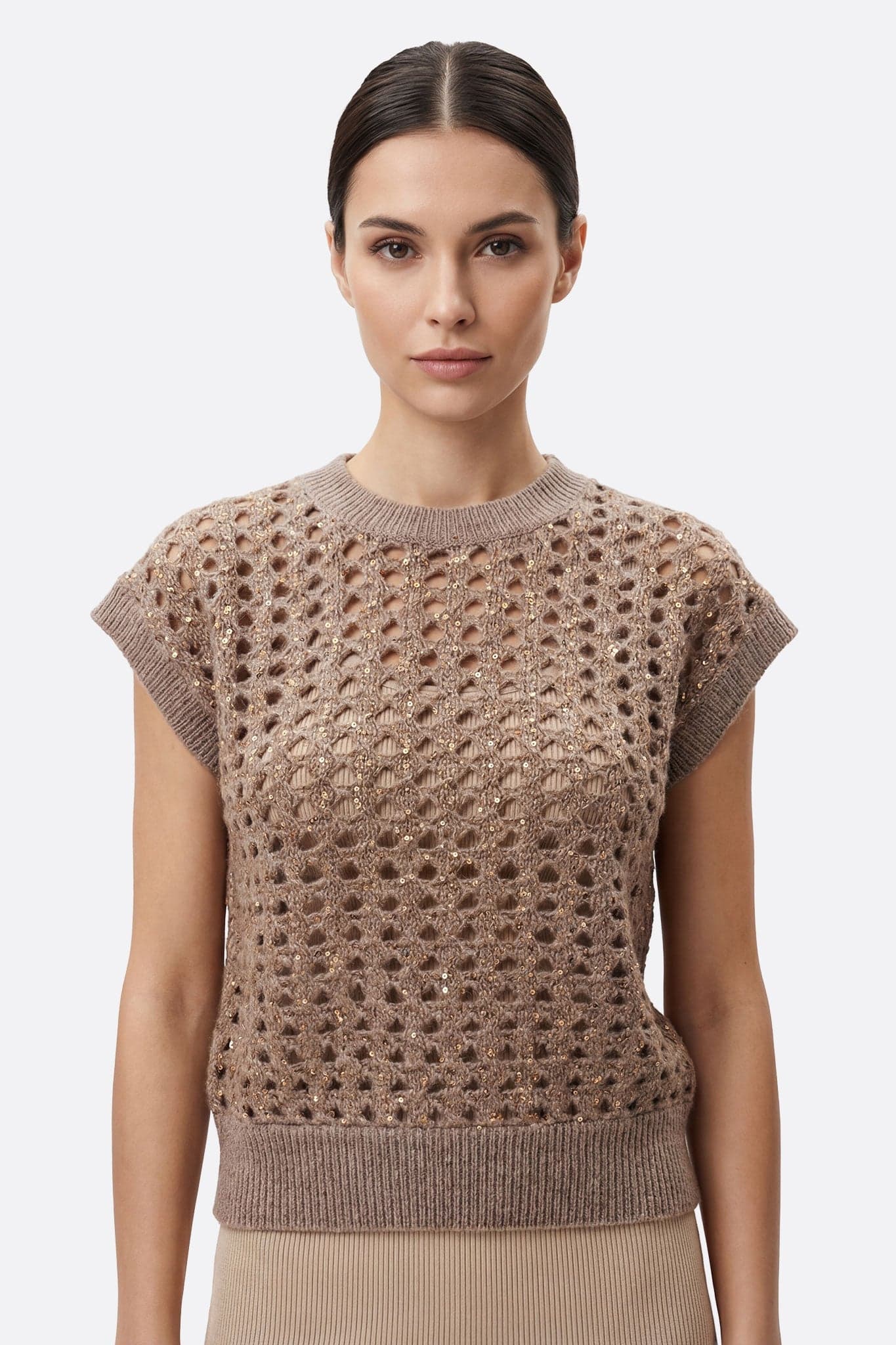 Sleeveless openwork pullover in taupe gray, adorned with sparkling sequins, ideal for an evening out or a chic office look.